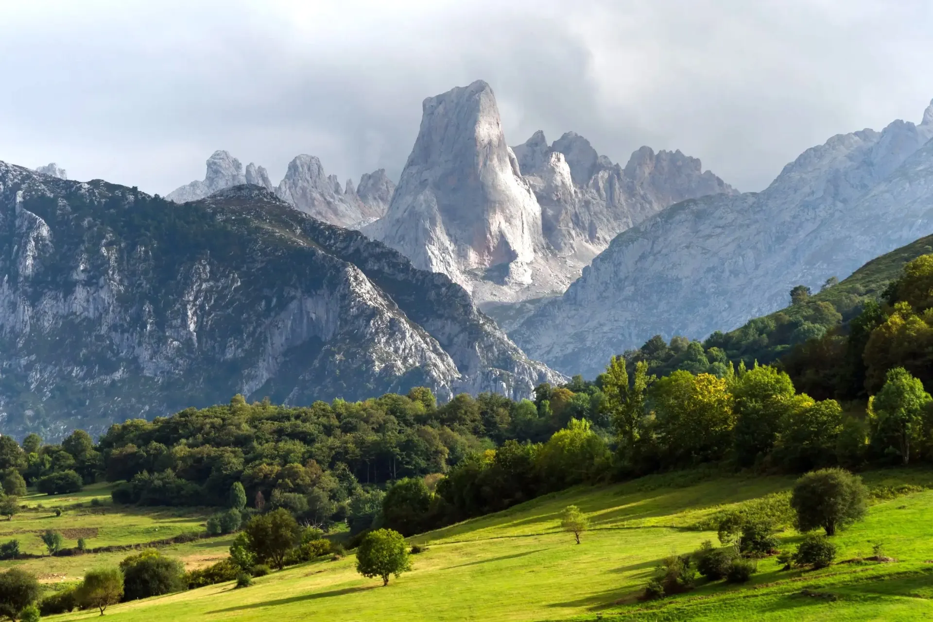 Picos de Europa — Naranjo de Bulnes