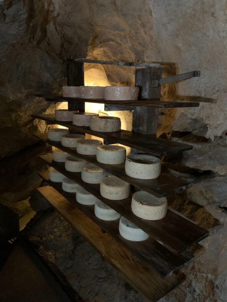 Queso Cabrales en la Cueva Exposición de Arenas de Cabrales