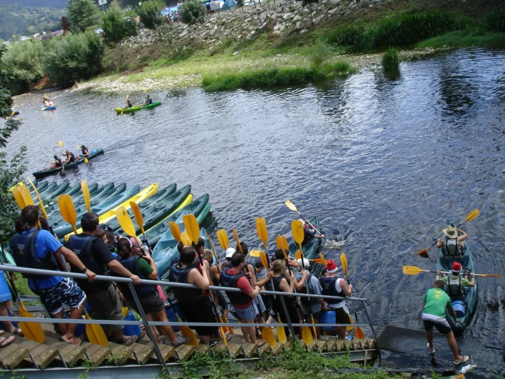 Piragüistas en el Descenso Internacional del Sella