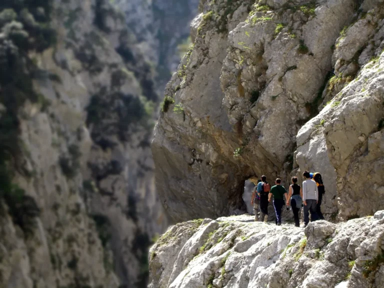 Senderistas en la Ruta del Cares, Picos de Europa
