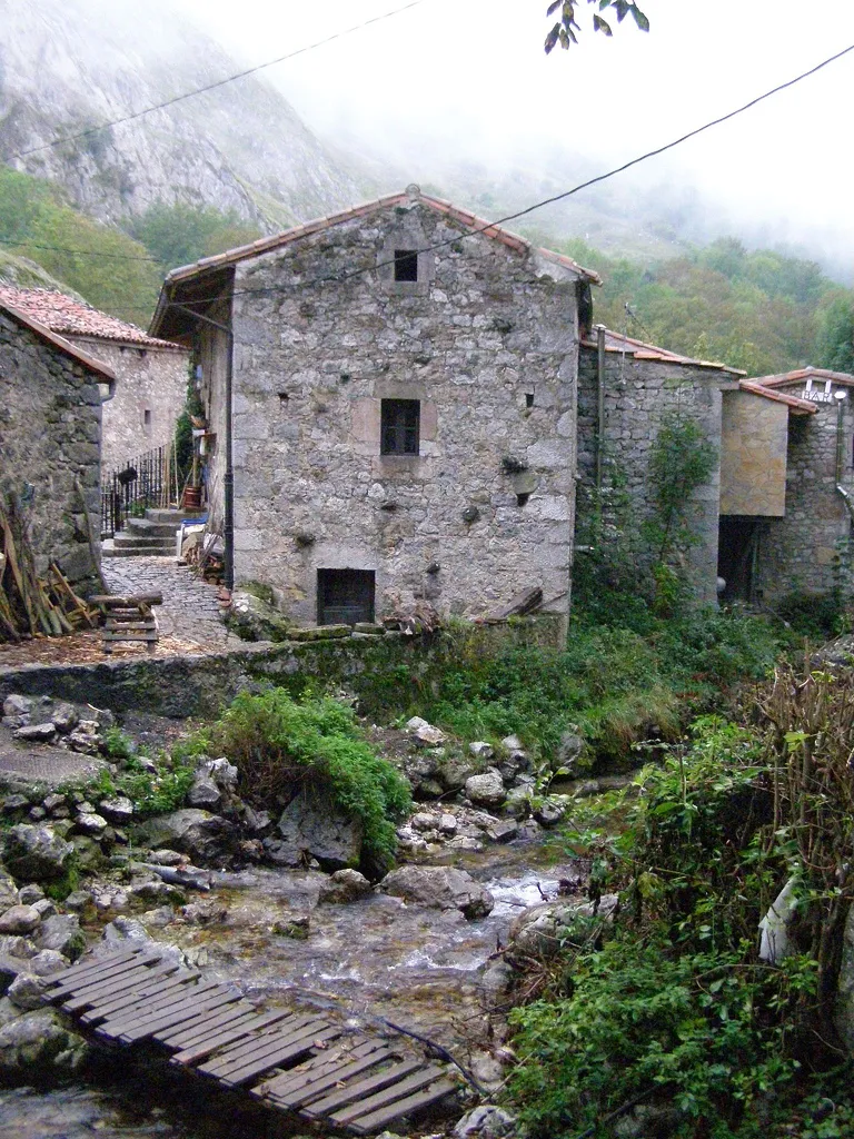 Bulnes de Abajo, pueblo sin carretera en los Picos de Europa